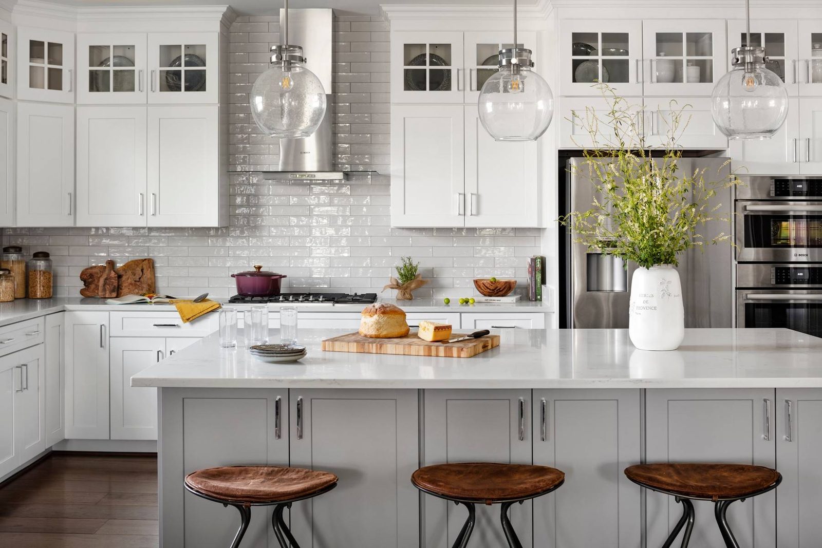 Modern farmhouse kitchen with a touch of coziness ( from Houzz )