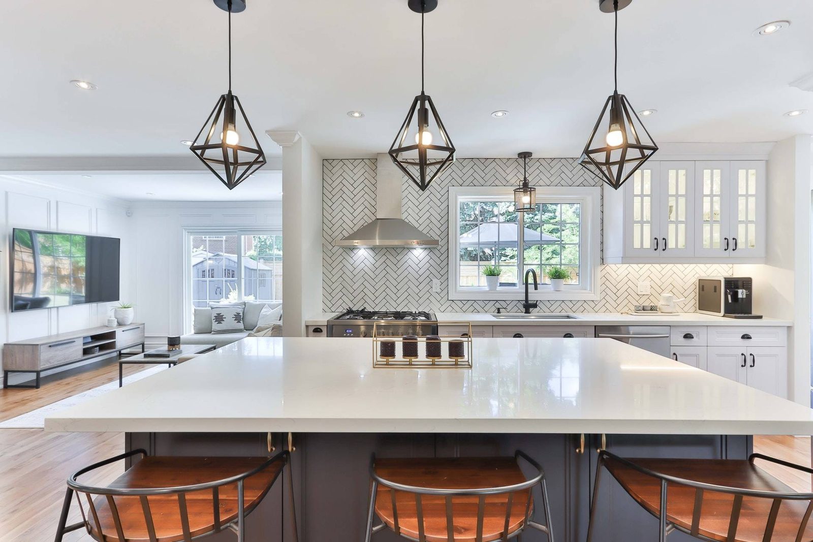 Modern geometric light fixtures (from Unsplash )